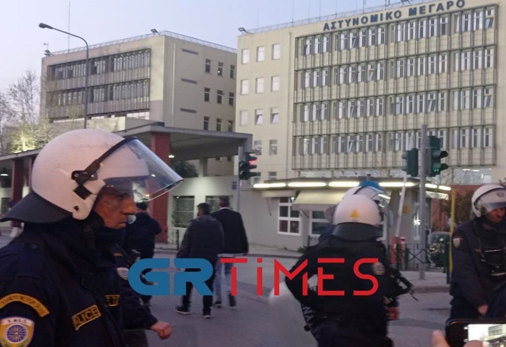 Θεσσαλονίκη: Οκτώ προσαγωγές για τα επεισόδια στο Λιμάνι μετατράπηκαν σε συλλήψεις 