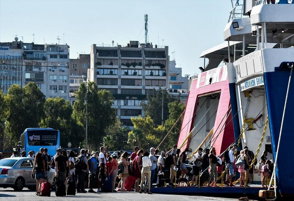 Πάσχα: Συνεχίζεται η έξοδος από τα λιμάνια Πειραιά, Ραφήνας και Λαυρίου-Πόσοι επιβάτες αναχώρησαν χθες (21/4)