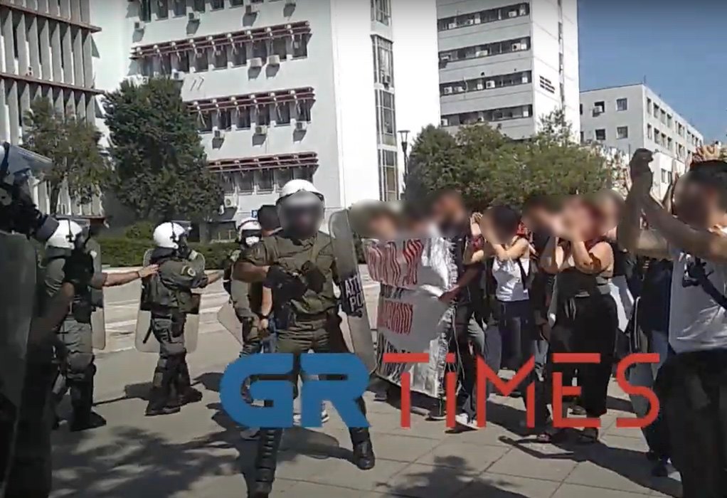 ΑΠΘ: Αποχώρησαν οι αστυνομικές δυνάμεις από τη ΣΘΕ (VIDEO)