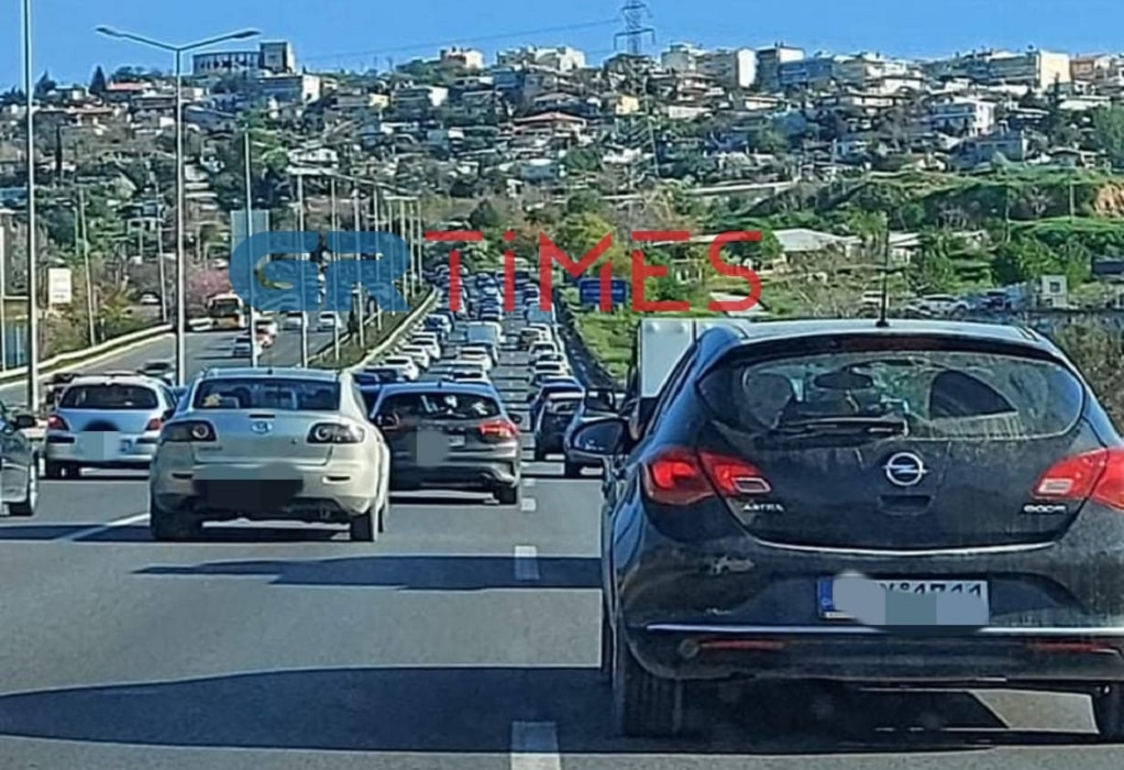 Θεσσαλονίκη: «Στα κόκκινα» η Περιφερειακή– Κυκλοφοριακό «μπλόκο» μετά από τροχαία