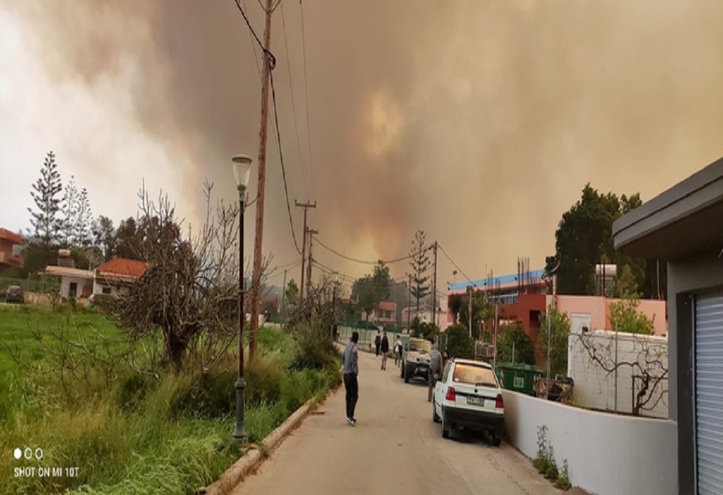 Ρόδος: Φωτιά στη Σορωνή -Εντολή εκκένωσης του χωριού