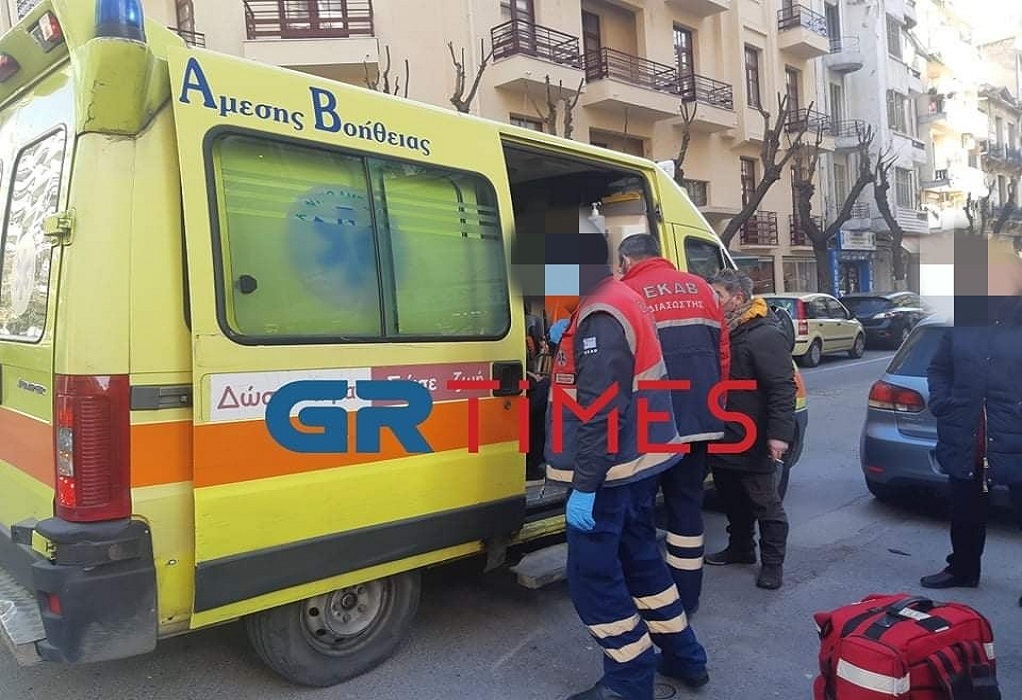 Θεσσαλονίκη: Αυτοκίνητο έσπασε τζαμαρία καταστήματος και τραυμάτισε δύο γυναίκες