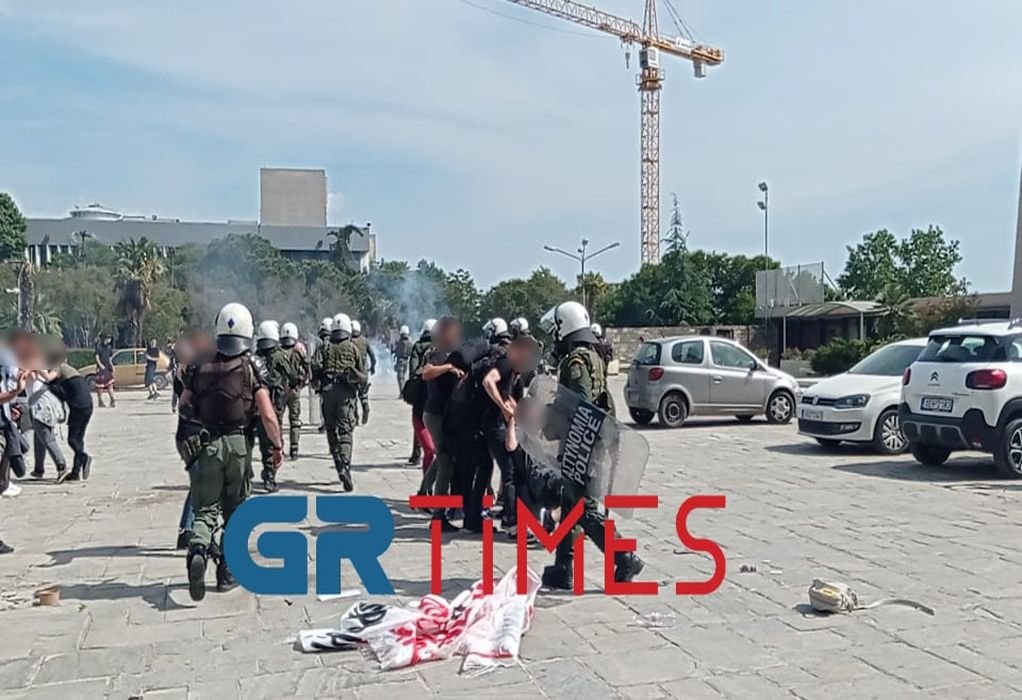 Θεσσαλονίκη: Νέος γύρος επεισοδίων μπροστά στην Πρυτανεία του ΑΠΘ (ΦΩΤΟ-VIDEO)