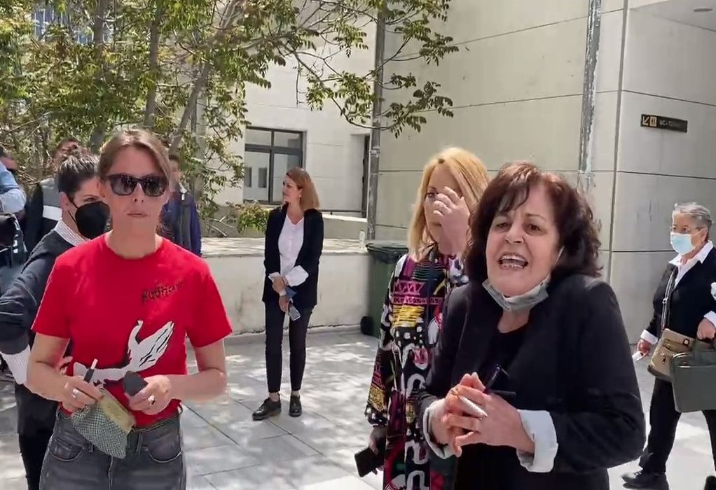 Δίκη Ζακ: Οργή της Μάγδας Φύσσα για την απόφαση-Καταγγελία για επίθεση από ΜΑΤ (VIDEO)