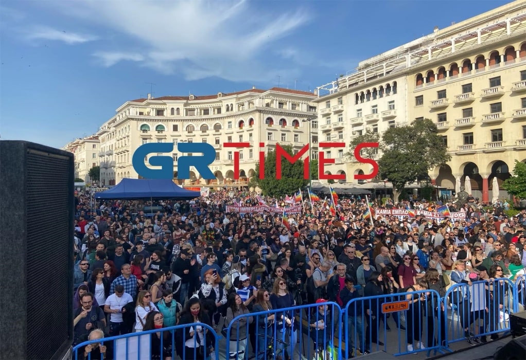 Θεσσαλονίκη: Πλήθος κόσμου για την Αντιπολεμική Συναυλία στην πλατεία Αριστοτέλους (ΦΩΤΟ-VIDEO) 