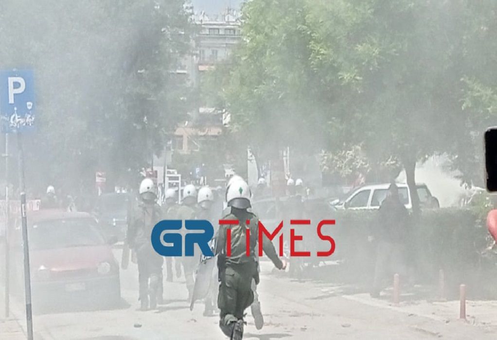 Θεσσαλονίκη: Ανθρωποκυνηγητό, καταστροφές, χημικά, πέτρες και βανδαλισμοί στο ΑΠΘ (VIDEO-ΦΩΤΟ)