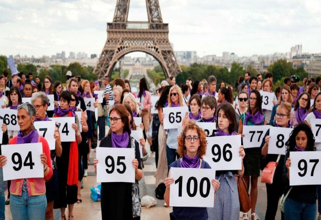 Γαλλία: Ακτιβίστριες ύψωσαν πανό στην Κρουαζέτ με τα ονόματα γυναικών που δολοφονήθηκαν τον τελευταίο χρόνο