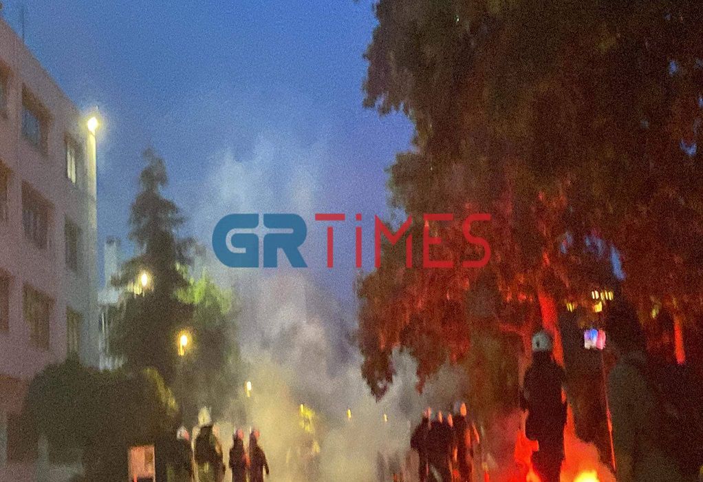 Θεσσαλονίκη: Επίθεση με μολότοφ τα ξημερώματα σε διμοιρία των ΜΑΤ στο ΑΠΘ