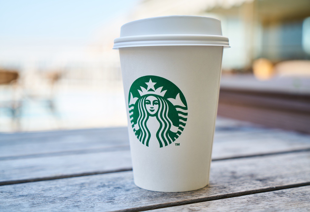 Starbucks: Αποχωρούν από τη Ρωσία μετά από 15 χρόνια