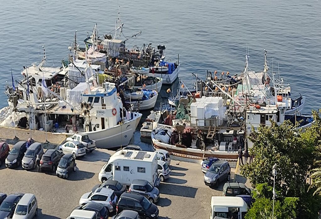 Καβάλα: SOS από αλιείς – «Στηρίξτε μας γιατί δεν θα τρώμε ελληνικό ψάρι» (ΦΩΤΟ-VIDEO)