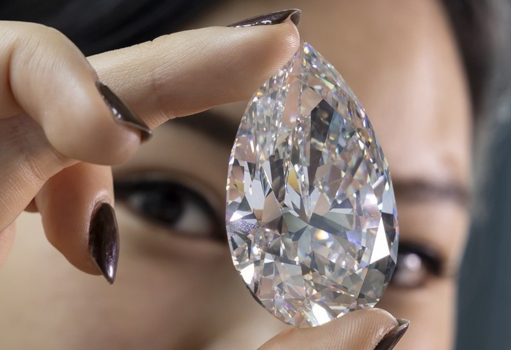 Ελβετία: Ο “Βράχος” θα γίνει το μεγαλύτερο λευκό διαμάντι που έχει δημοπρατηθεί ποτέ