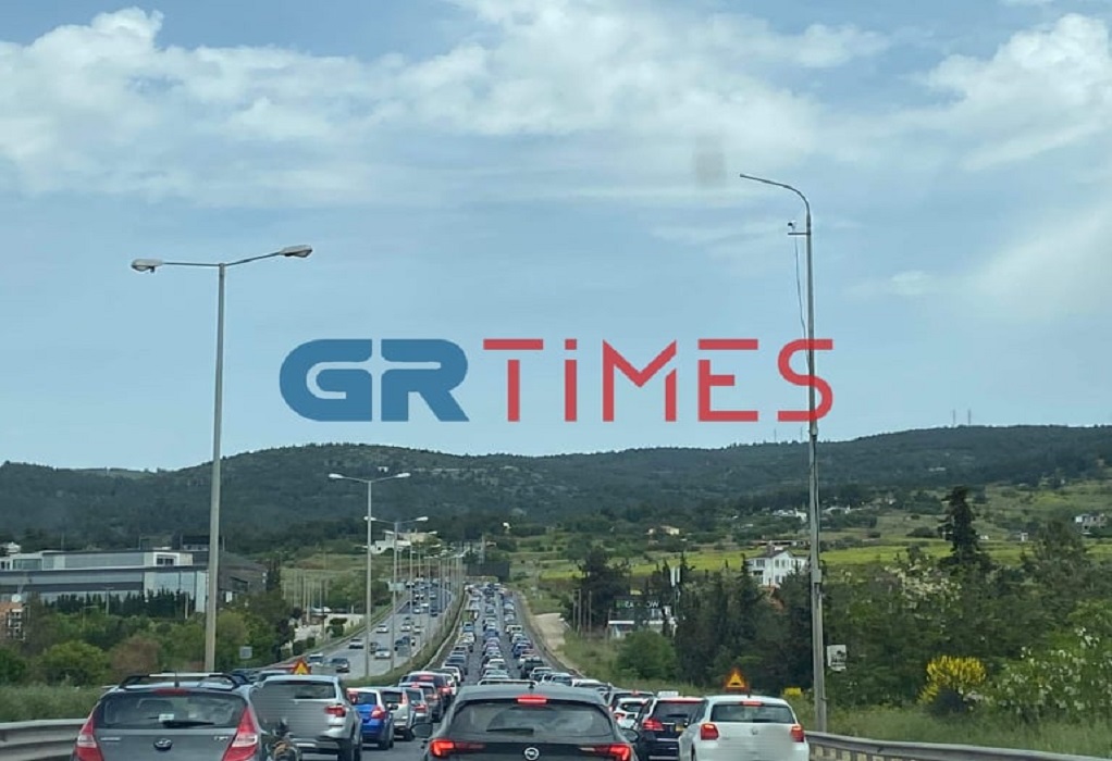 Περιφερειακή Οδός Θεσσαλονίκης: Καραμπόλα με 6 οχήματα – Τεράστιες οι καθυστερήσεις (ΧΑΡΤΗΣ) 