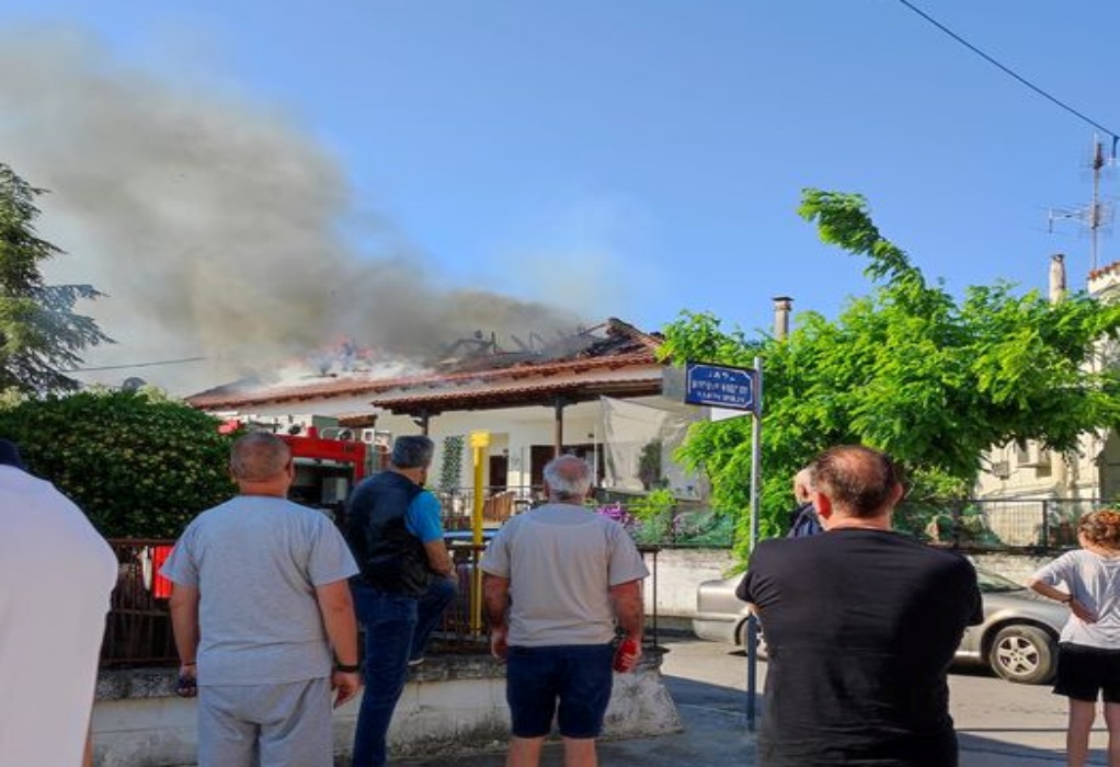 Θεσσαλονίκη: Στις φλόγες μονοκατοικία στο Πλαγιάρι (ΦΩΤΟ)