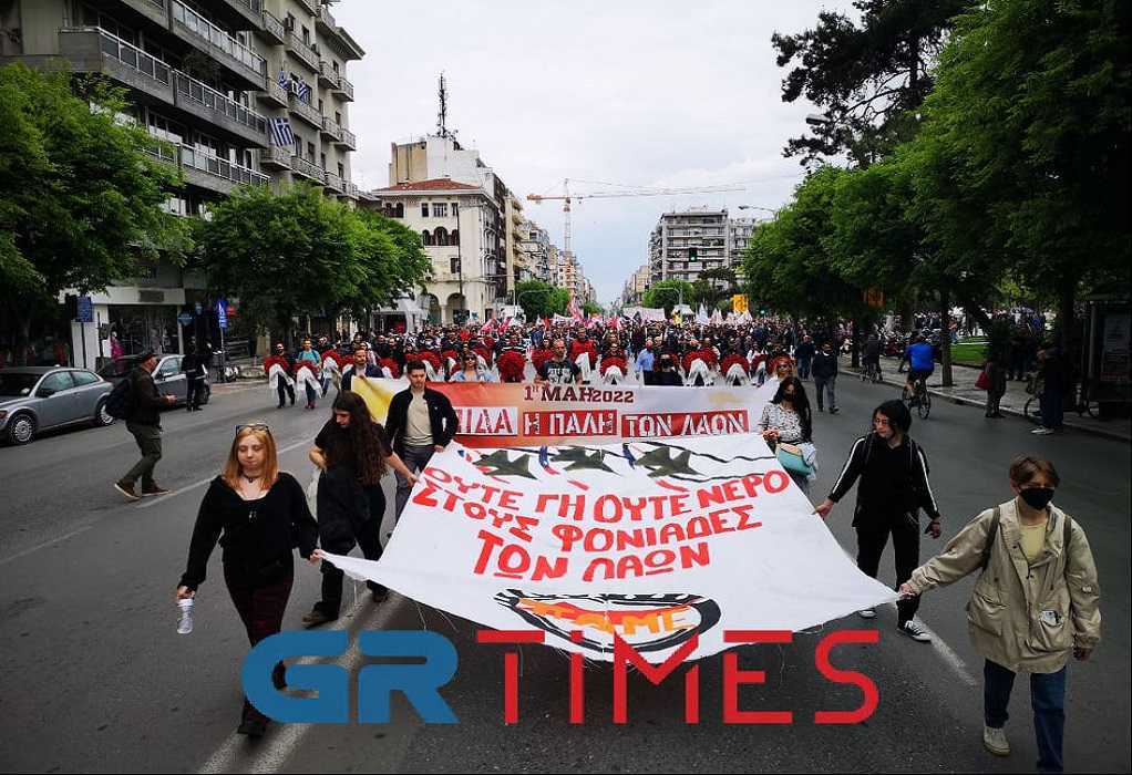 Θεσσαλονίκη: Πορεία μελών του ΠΑΜΕ για την Εργατική Πρωτομαγιά (VIDEO)