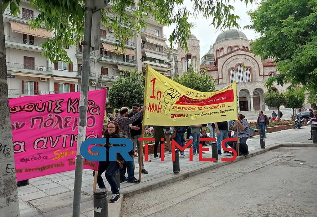 Θεσσαλονίκη: Συγκέντρωση μελών εξωκοινοβουλευτικής αριστεράς και αντιεξουσιαστών στην Καμάρα (ΦΩΤΟ)
