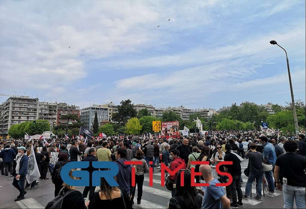 Θεσσαλονίκη: Χιλιάδες άτομα στη συγκέντρωση του ΠΑΜΕ (ΦΩΤΟ-VIDEO)