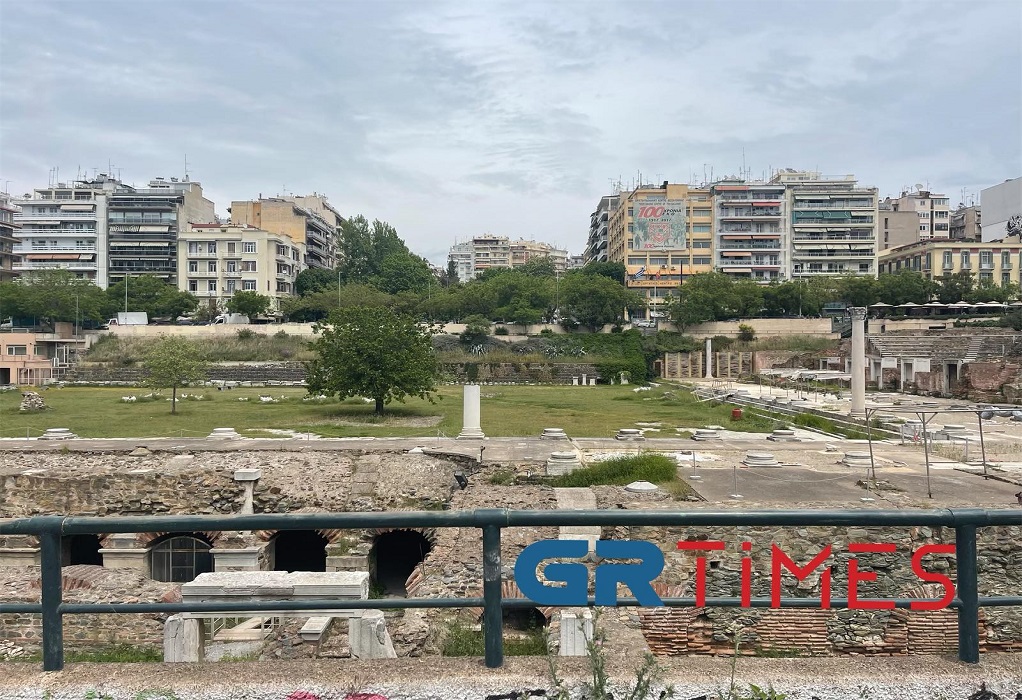 Θεσσαλονίκη: Μαρτυρία στο GRTimes για την πτώση ζευγαριού στη Ρωμαϊκή Αγορά (VIDEO)