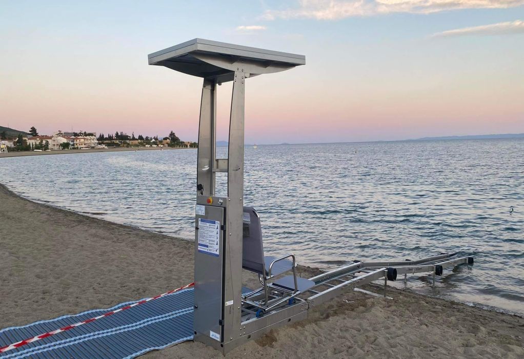 Χαλκιδική: Ο δήμος Πολυγύρου τοποθέτησε ειδικές ράμπες για ΑΜΕΑ σε όλες τις παραλίες του (ΦΩΤΟ)