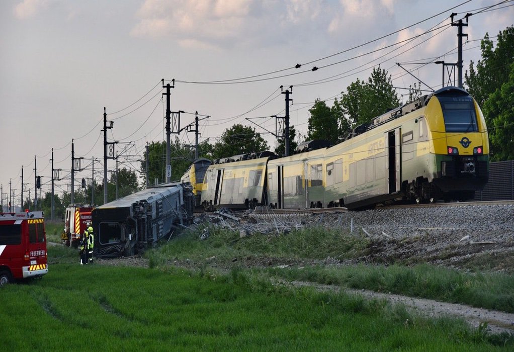 Εκτροχιασμός τρένου στην Αυστρία – Αναφορές για νεκρούς και τραυματίες