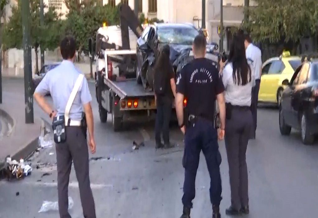 Αθήνα: Σοβαρό τροχαίο στη Λεωφόρο Αμαλίας – Τρεις τραυματίες (VIDEO)
