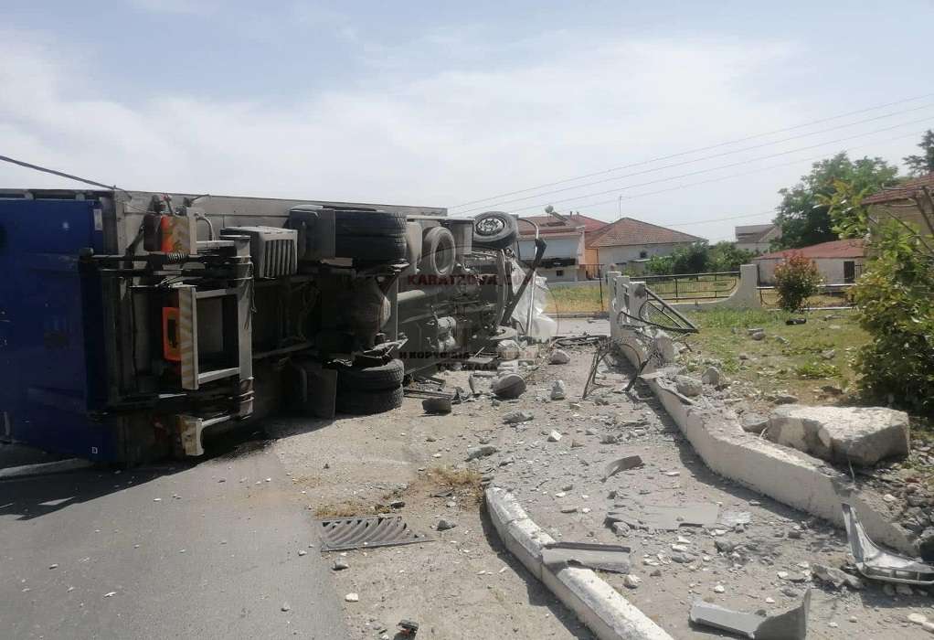 «Τρελή» πορεία φορτηγού σκόρπισε τον πανικό στο Ριζό Σκύδρας (ΦΩΤΟ)