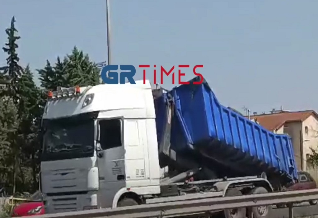 Θεσσαλονίκη: Πρόβλημα με φορτηγό προκάλεσε μποτιλιάρισμα στην είσοδο της πόλης (ΦΩΤΟ-VIDEO)