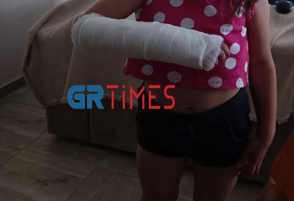 Νέο ατύχημα σε παιδική χαρά του δήμου Χαλκηδόνας-Κοριτσάκι έσπασε το χέρι του (ΦΩΤΟ)