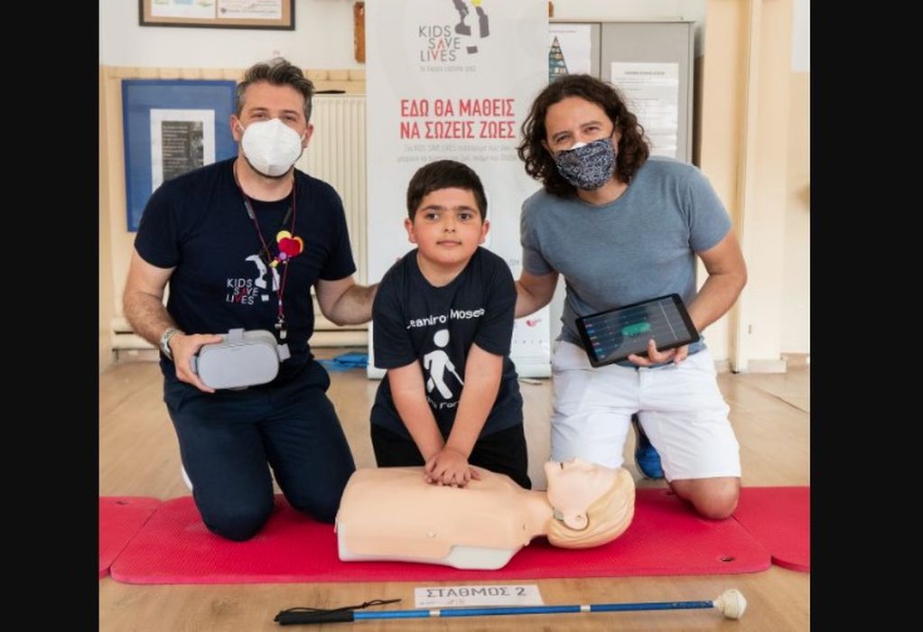 Ο Λέανδρος μαθαίνει να σώζει ζωές μαζί με το Kids Save Lives και τον Ηλία Μάστορα