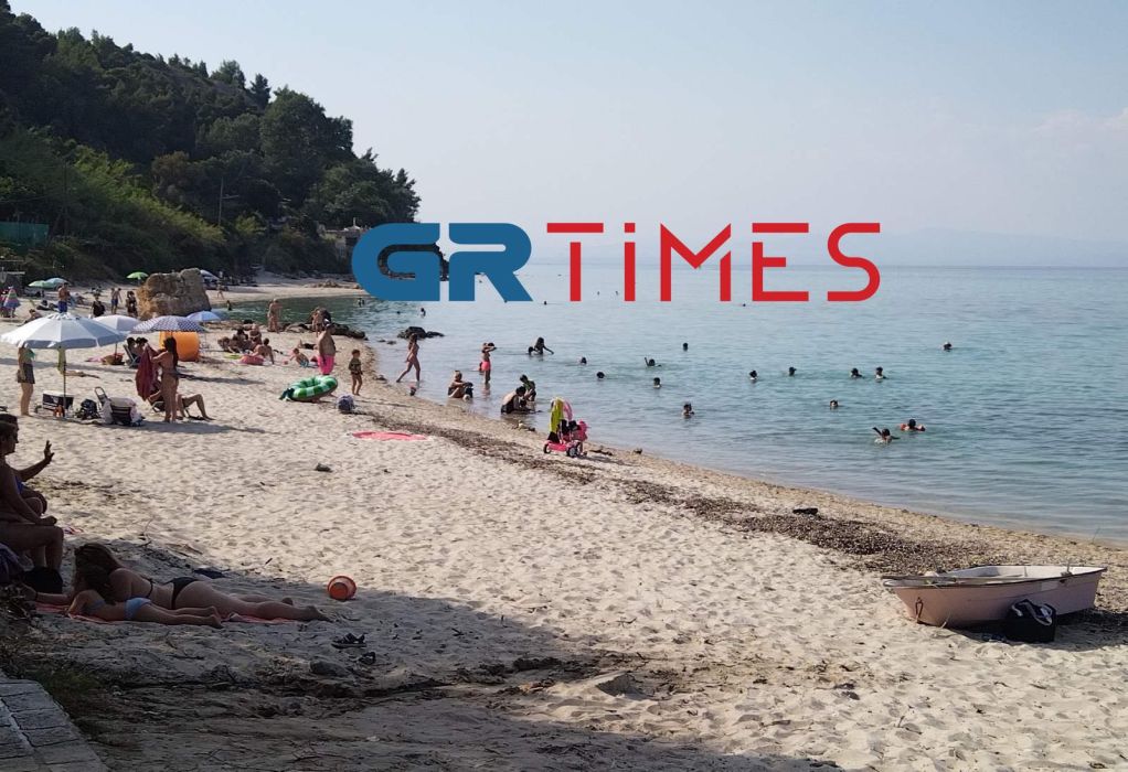 Όπου φύγει-φύγει οι Θεσσαλονικείς-«Βουλιάζουν» από κόσμο οι παραλίες της Χαλκιδικής (ΦΩΤΟ-VIDEO)