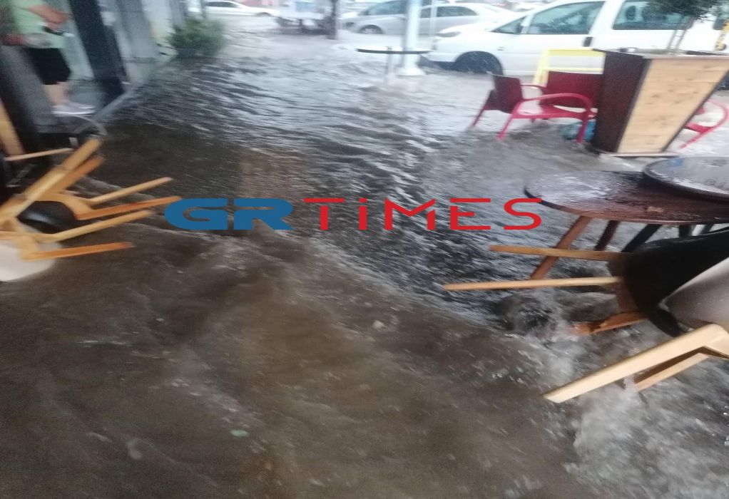 Θεσσαλονίκη-Πλημμύρες: Τις «πληγές» τους μετρούν οι καταστηματάρχες στην οδό 26ης Οκτωβρίου (ΦΩΤΟ-VIDEO)