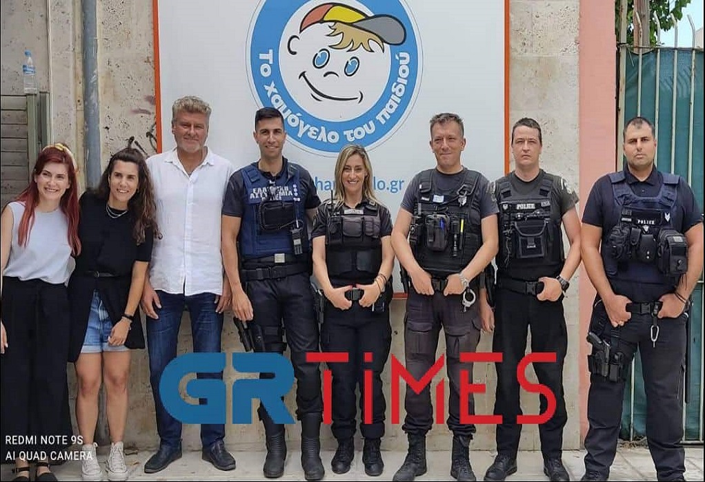 Θεσσαλονίκη: Αστυνομικοί χάρισαν χαμόγελα σε παιδιά στο… Χαμόγελο του Παιδιού (ΦΩΤΟ)