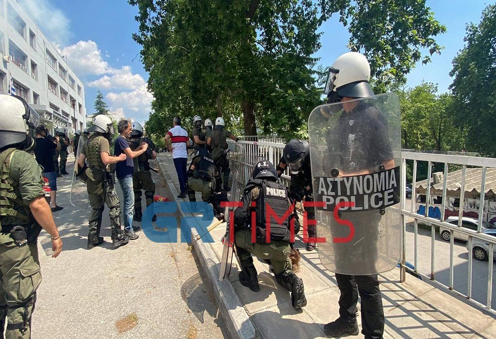 Θεσσαλονίκη: Επεισόδια στο ΑΠΘ – Πληροφορίες για συλλήψεις (VIDEO-ΦΩΤΟ)