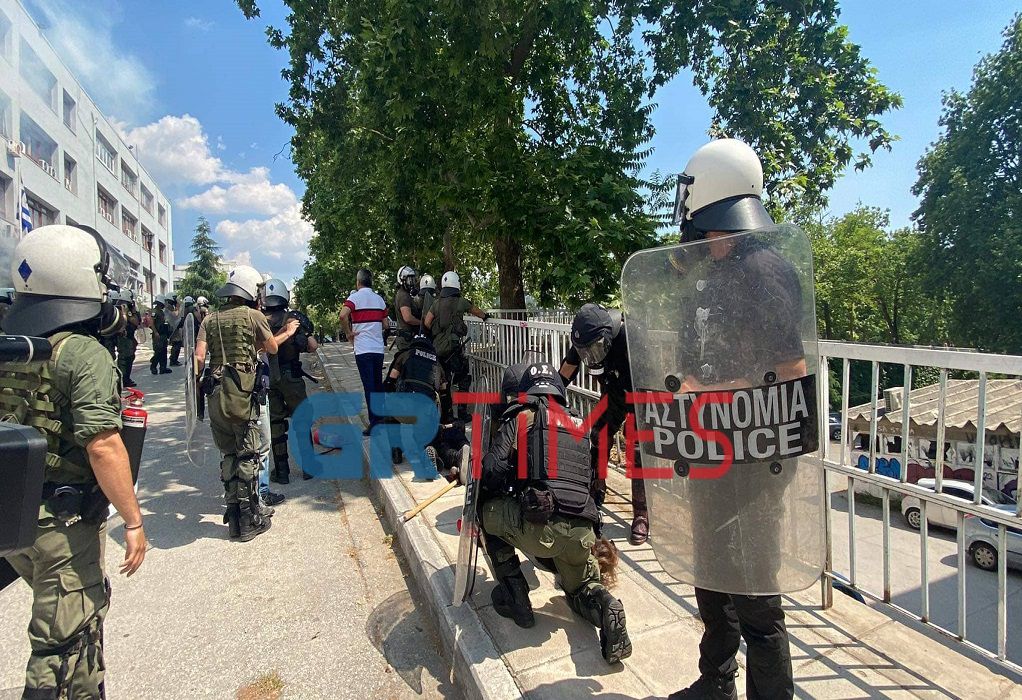 Θεσσαλονίκη: Δύο συλλήψεις για τα επεισόδια στο ΑΠΘ – Η ανακοίνωση της ΕΛΑΣ 