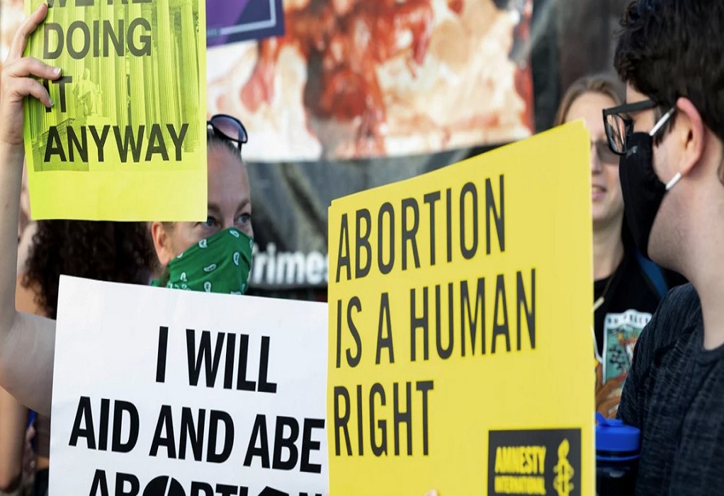 ΗΠΑ: Αντιδράσεις στην ιστορική απόφαση που καταργεί το δικαίωμα στην άμβλωση (VIDEO)