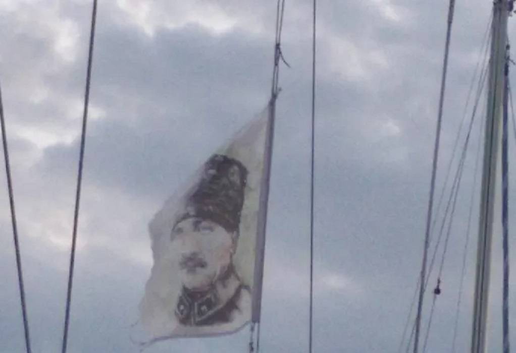 Μυτιλήνη: Ιστιοφόρο ύψωσε σημαία του Κεμάλ στο λιμάνι- Παρενέβη το Λιμενικό (VIDEO)