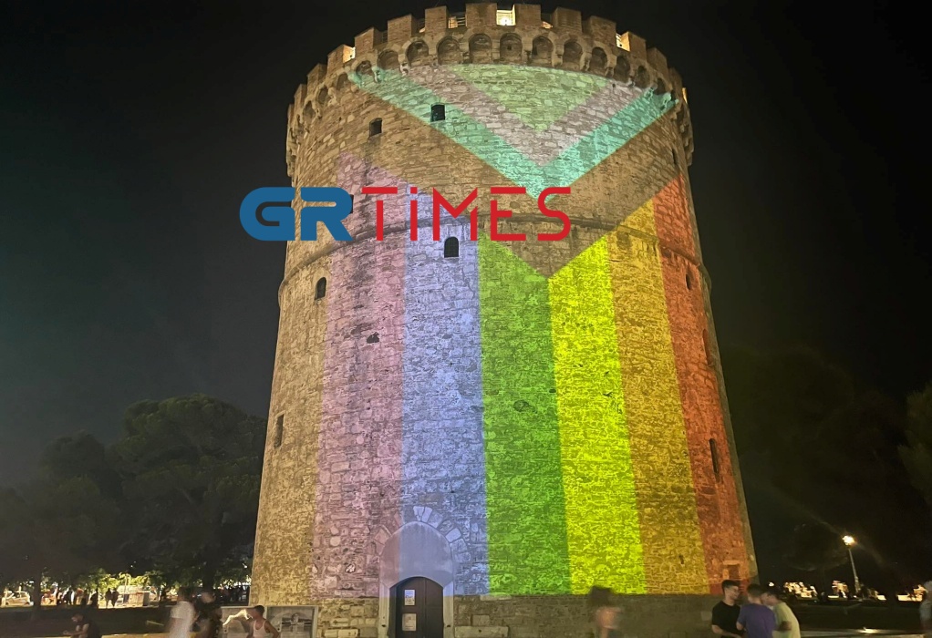 Θεσσαλονίκη: Με τα χρώματα των ΛΟΑΤΚΙ+ φωταγωγήθηκε ο Λευκός Πύργος (ΦΩΤΟ-VIDEO)