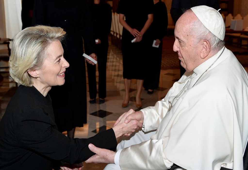 Ιταλία: O πάπας Φραγκίσκος συναντήθηκε με την Ούρσουλα φον ντερ Λάιεν