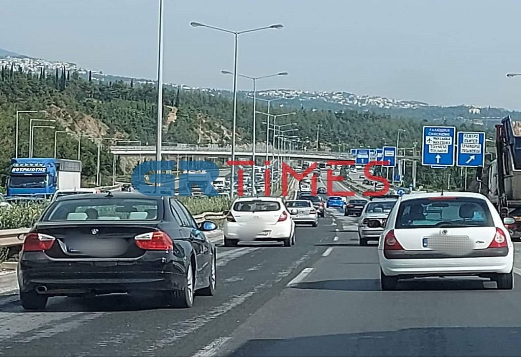 Θεσσαλονίκη: Καραμπόλα μεταξύ 4 ΙΧ – Μετ’ εμποδίων η κυκλοφορία στην Περιφερειακή (ΧΑΡΤΗΣ) 