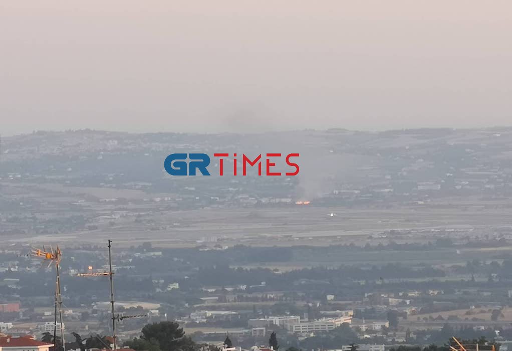 Θεσσαλονίκη: Φωτιά σε ξερόχορτα στον δρόμο για Περαία (ΦΩΤΟ)
