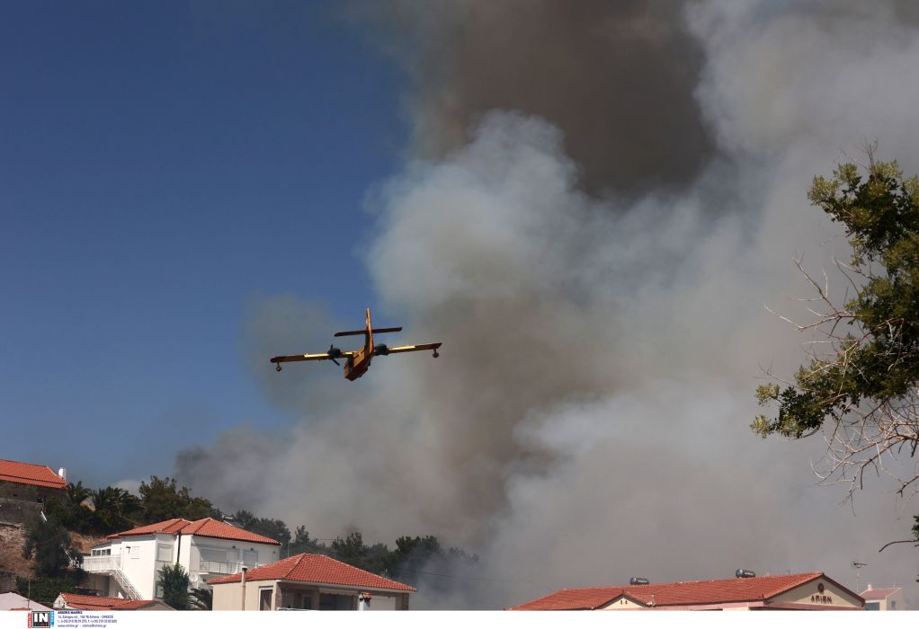 Φωτιά στη Λέσβο: Εκκενώνεται και το χωριό Σταυρός