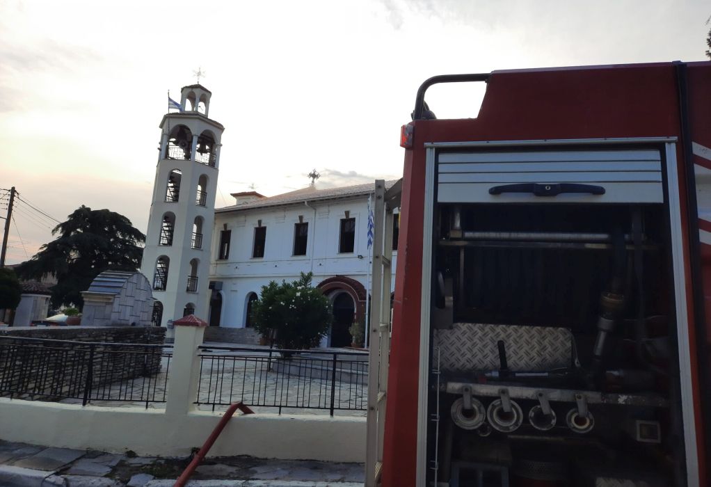 Σέρρες: Πυρκαγιά στον Ι.Ν. Αγίου Αθανασίου στη Νιγρίτα-Προκλήθηκαν ζημιές