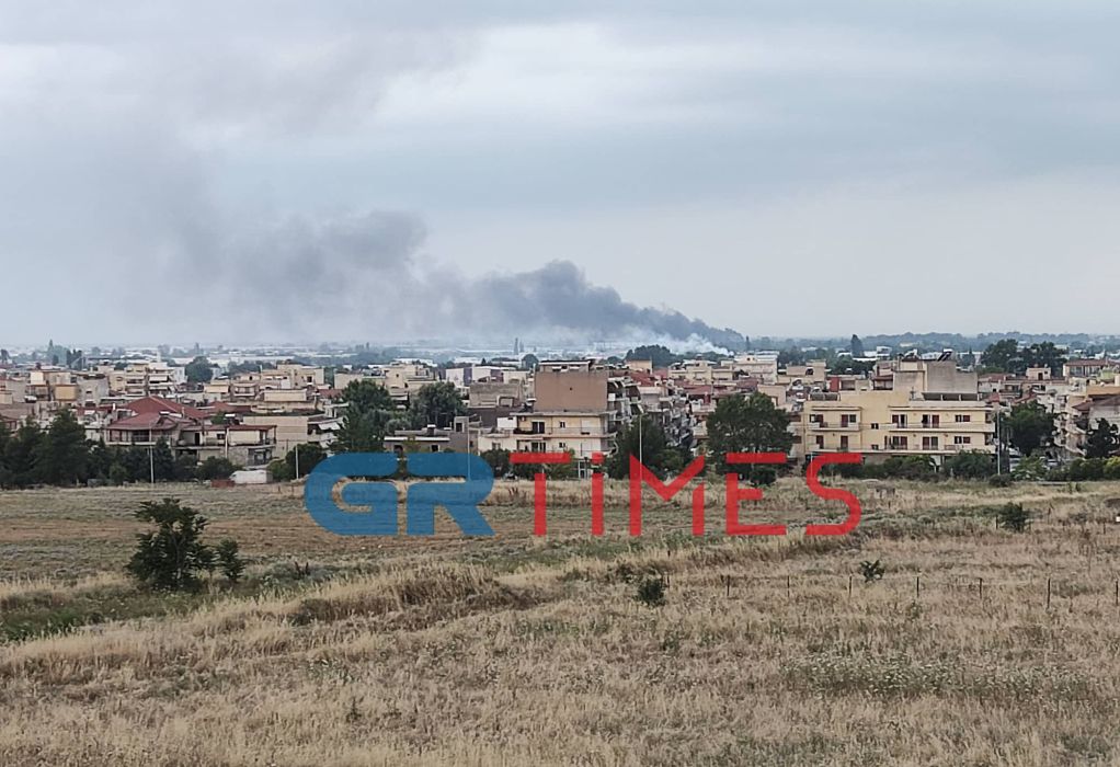 Θεσσαλονίκη: Υπό έλεγχο η πυρκαγιά στην ΠΑΘΕ