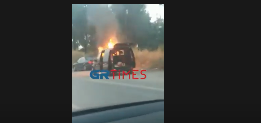 Θεσσαλονίκη: Φωτιά σε όχημα στην Περιφερειακή οδό (VIDEO)