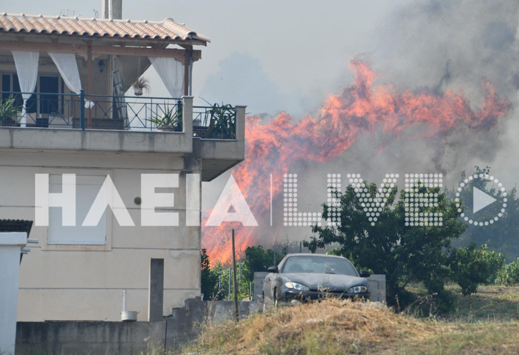 Ηλεία – Κρέστενα: “Είμαστε περικυκλωμένοι από τις φλόγες, όπως το 2007” (VIDEO)