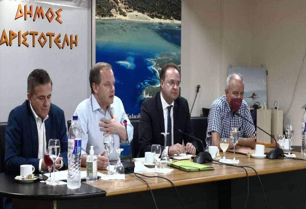 Έργα και ανάγκες του Δήμου Αριστοτέλη συζητήθηκαν στην επίσκεψη κλιμακίου υπό τον Υπουργό Υποδομών