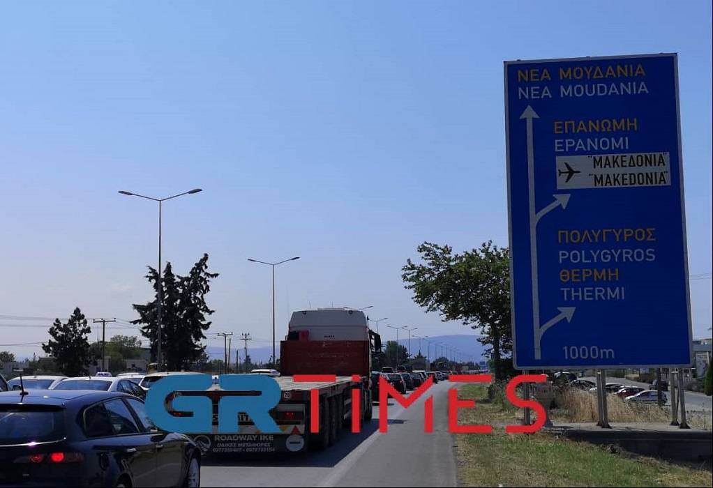 Θεσσαλονίκη: Από νωρίς άρχισαν τα προβλήματα στην Μουδανιών-Σύγκρουση δύο ΙΧ και μποτιλιάρισμα (ΧΑΡΤΗΣ)