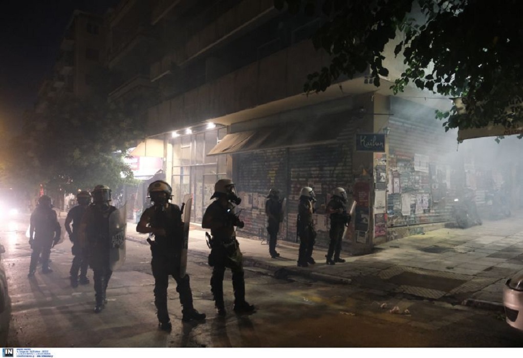 Εξάρχεια: Τρεις συλλήψεις για επίθεση σε αστυνομικές δυνάμεις