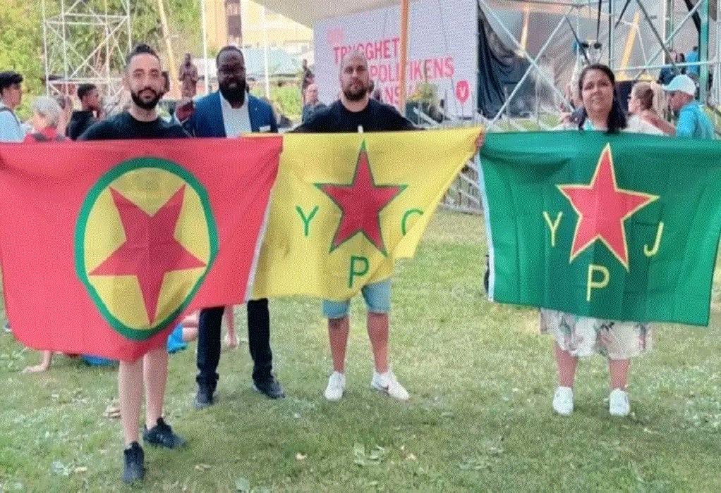 Μετά τη συμφωνία με την Τουρκία, Σουηδοί βουλευτές φωτογραφίζονται με τη σημαία των Κούρδων του PKK