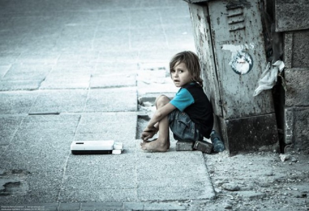 Eurostat: Σε κίνδυνο φτώχειας 1 στα 3 παιδιά στην Ελλάδα το 2021