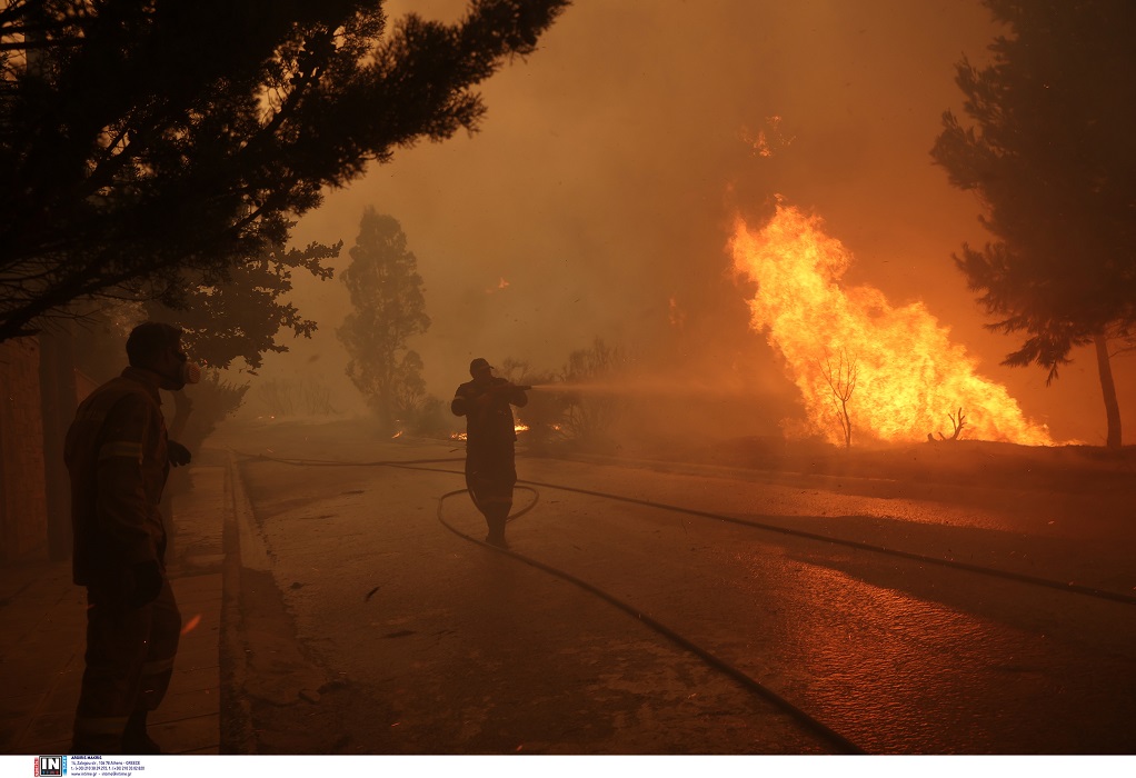 Ο εφιάλτης επέστρεψε στην Αθήνα-Ολονύκτια μάχη με τις φλόγες στην Πεντέλη (ΦΩΤΟ-VIDEO)